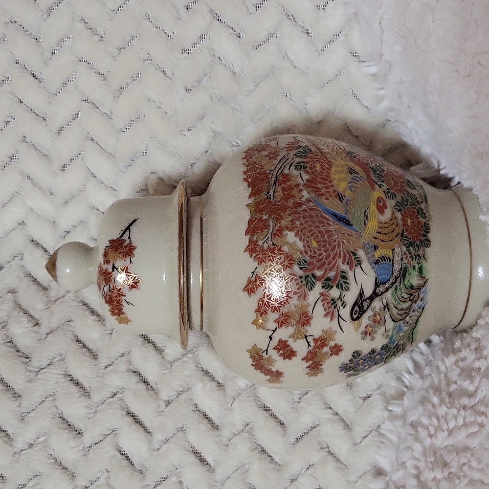 Satsuma Gold peacock Ginger jar